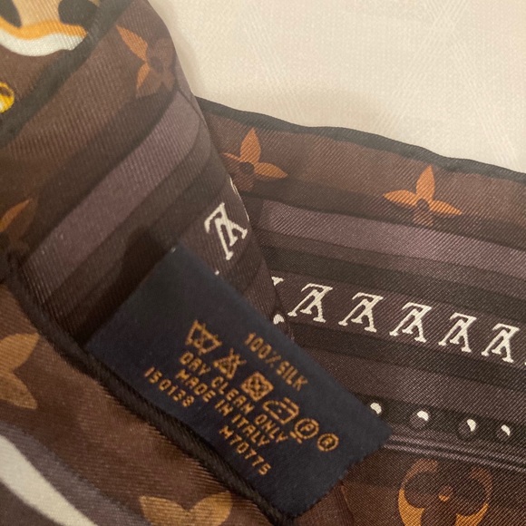 Louis Vuitton Silk Scarf - Picture 5 of 6
